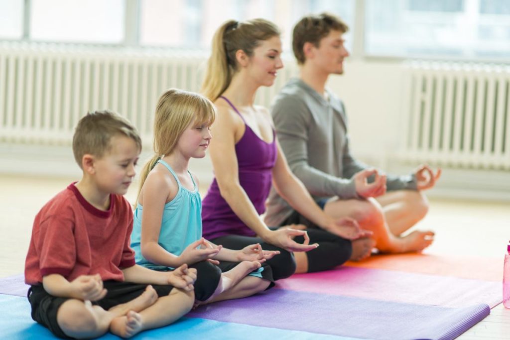 Yoga Enfant : Un yoga à pratiquer en famille - conseils pratiques !